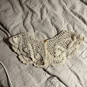 Elegant Cream Crochet Lace Collar